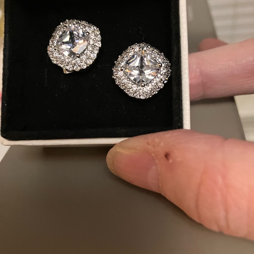 DIAMOMELLE STUDS